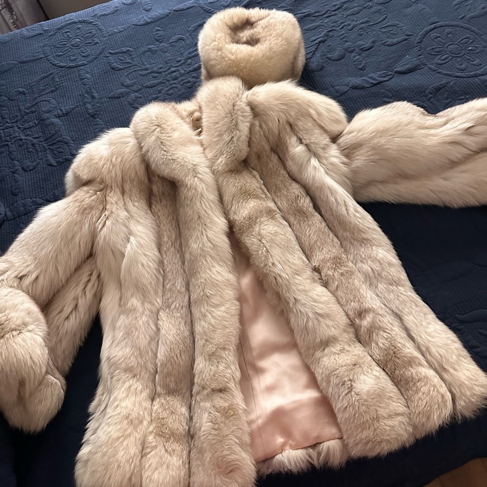 Vintage Finnish Blue Fox Fur Jacket – Cream/Ivory – Soft Luxury Coat with hat.